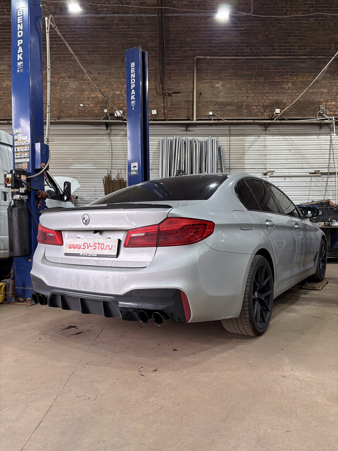 Управляемый выхлоп для BMW на 76 трубе и черные насадки